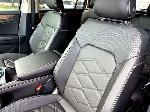 New 2026 Volkswagen Atlas SE FWD image 11