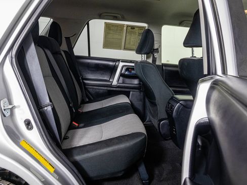 Used 2016 Toyota 4Runner SR5 AWD/4WD image 41