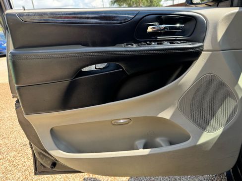 Used 2018 Dodge Grand Caravan SE w/ UConnect Hands-Free Group FWD image 20
