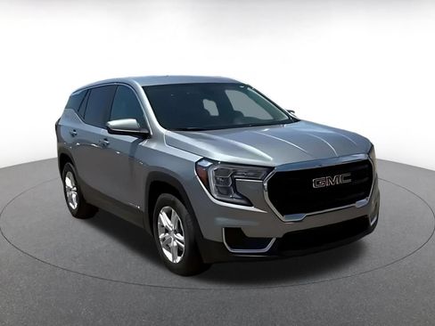 Used 2024 GMC Terrain SLE FWD image 4