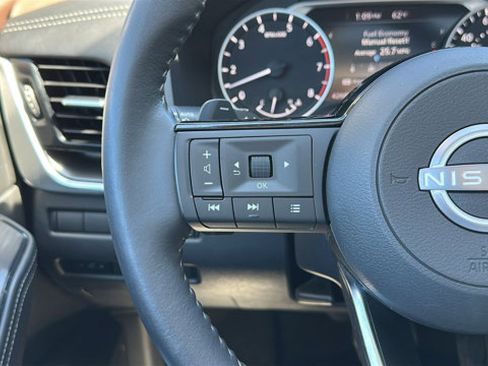 Used 2022 Nissan Rogue SV w/ SV Premium Package image 15