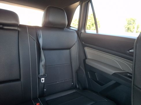 Used 2023 Volkswagen Atlas Cross Sport SE w/ Black Wheel Package AWD/4WD image 16