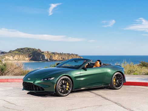 Used 2023 Aston Martin V8 Vantage Roadster image 27