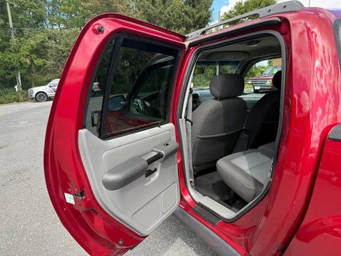 Used 2003 Ford Explorer Sport Trac XLT image 31