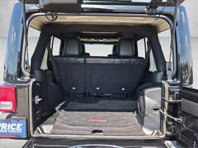 Used 2012 Jeep Wrangler Unlimited Sahara AWD/4WD image 6
