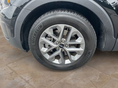 Used 2023 Kia Telluride LX FWD image 14