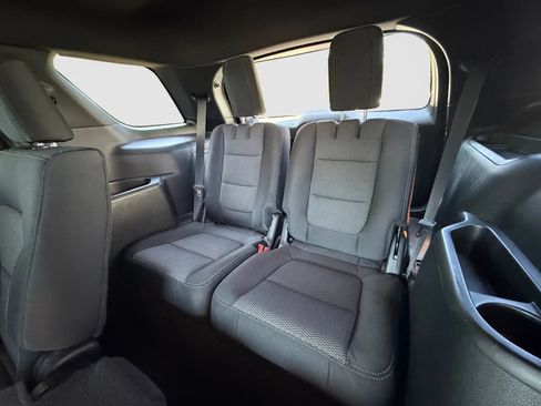 Used 2017 Ford Explorer XLT AWD/4WD image 16