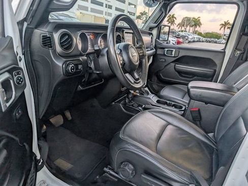 Used 2023 Jeep Gladiator Sport image 7