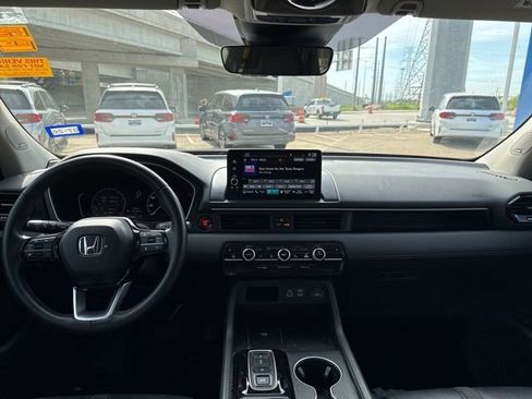 Used 2025 Honda Pilot Touring image 8