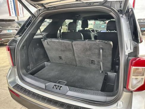 Used 2020 Ford Explorer XLT w/ Equipment Group 202A AWD/4WD image 25