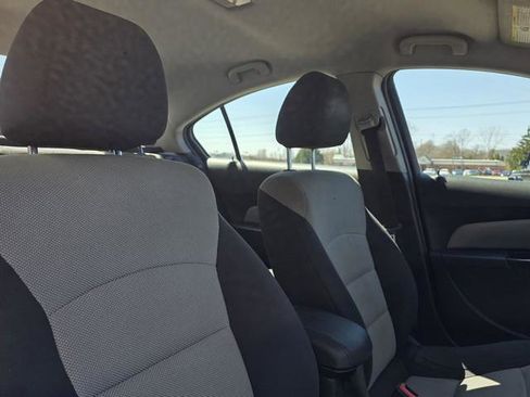 Used 2014 Chevrolet Cruze LS image 19