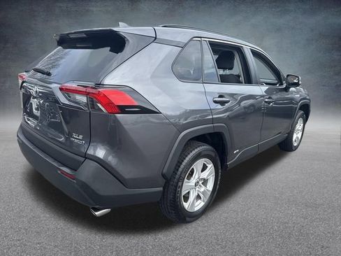 Used 2021 Toyota RAV4 XLE image 10