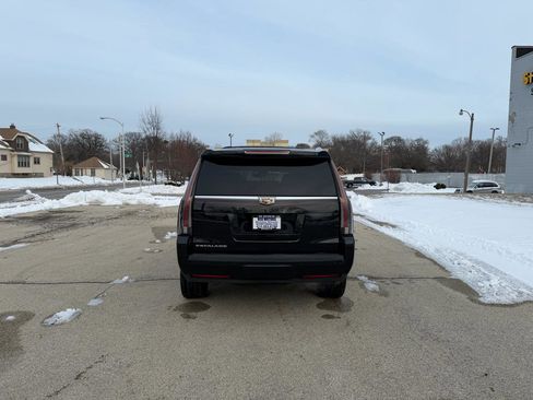 Used 2016 Cadillac Escalade Luxury image 6