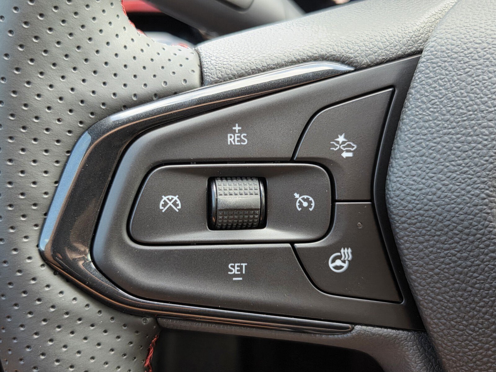 New 2026 Chevrolet Trax RS w/ Driver Confidence Package FWD image 14