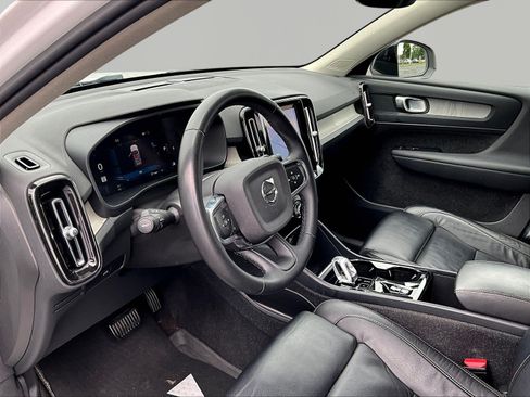 Used 2023 Volvo XC40 B5 Plus AWD/4WD image 17