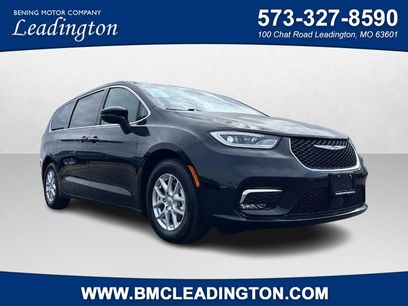 Used 2023 Chrysler Pacifica Touring-L