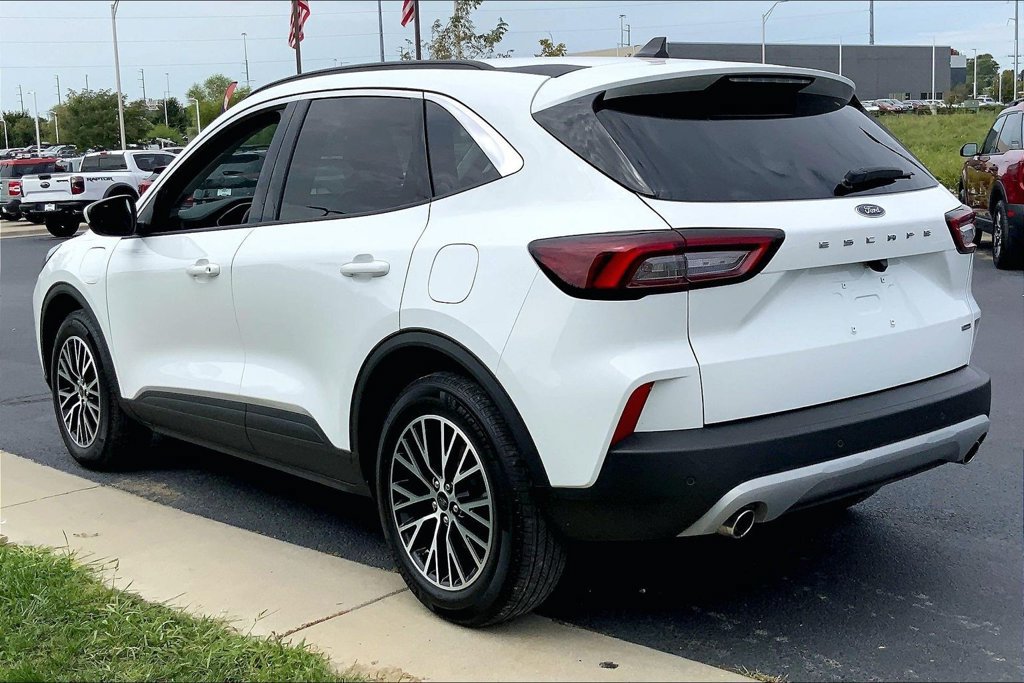 Used 2023 Ford Escape SE FWD image 2