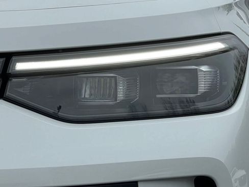 Used 2025 Volkswagen Tiguan SE w/ Panoramic Sunroof Package AWD/4WD image 11