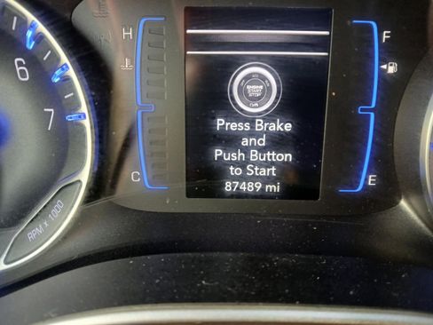 Used 2019 Chrysler Pacifica Touring-L image 12