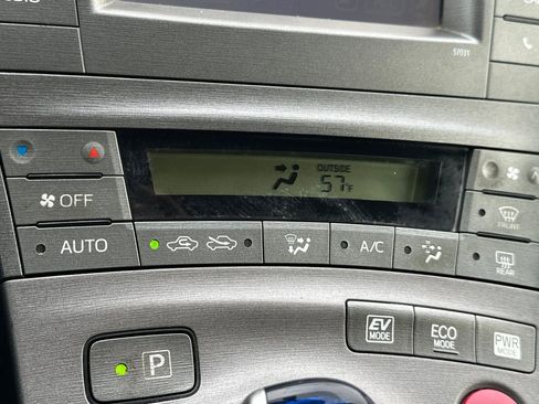 Used 2013 Toyota Prius Two image 27