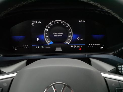 Used 2024 Volkswagen Taos SE image 21