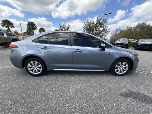 Used 2021 Toyota Corolla LE image 2