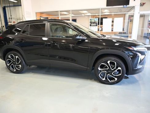 New 2026 Chevrolet Trax RS w/ Sunroof Package FWD image 4