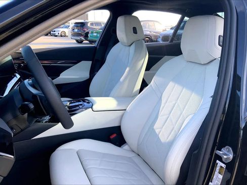 Used 2026 BMW 530i w/ Premium Package RWD image 7