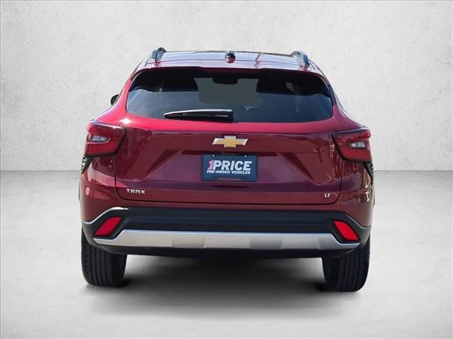 Used 2025 Chevrolet Trax LT FWD image 7
