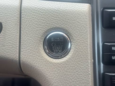 Used 2010 Ford Taurus Limited FWD image 11