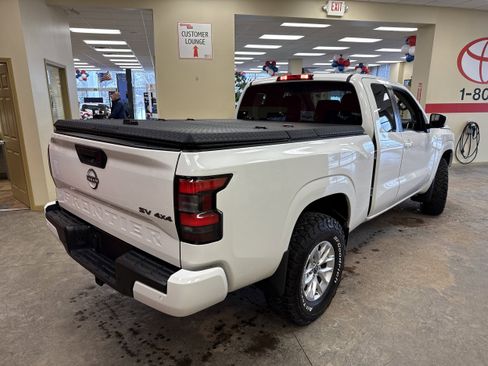 Used 2024 Nissan Frontier SV w/ Technology Package image 9