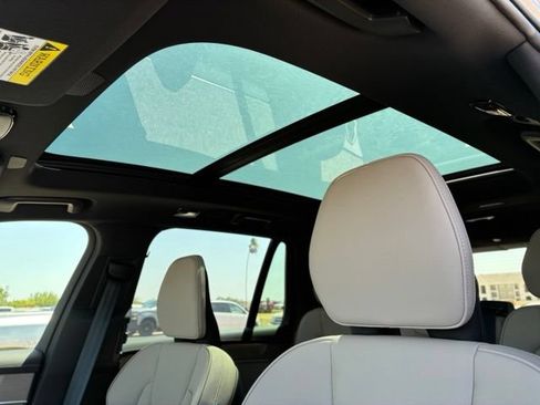New 2026 Volvo XC90 B6 Plus w/ Protection Package Premier AWD/4WD image 23