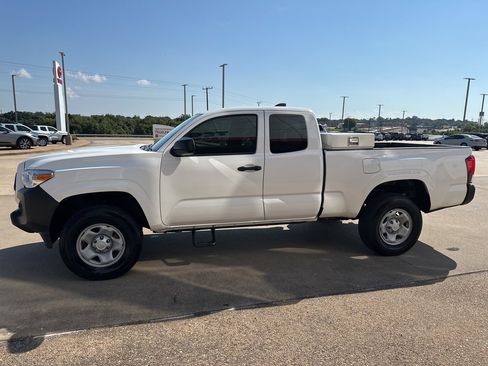 Used 2020 Toyota Tacoma SR image 4