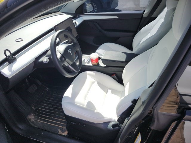 Used 2024 Tesla Model Y Long Range AWD/4WD image 31