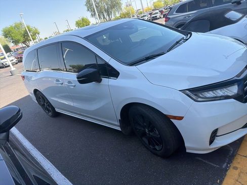 Used 2023 Honda Odyssey Sport image 2