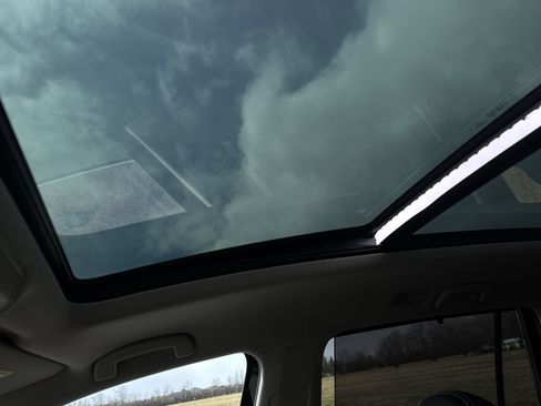 Certified 2022 Volkswagen Atlas SE image 18