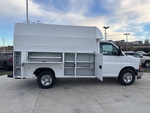 New 2025 Chevrolet Express 3500 w/ Power Convenience Package RWD image 37