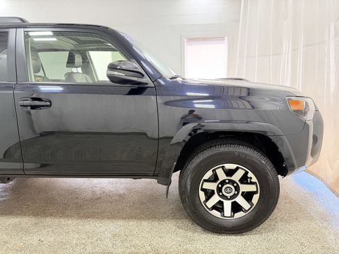 Used 2018 Toyota 4Runner TRD Off-Road Premium AWD/4WD image 8