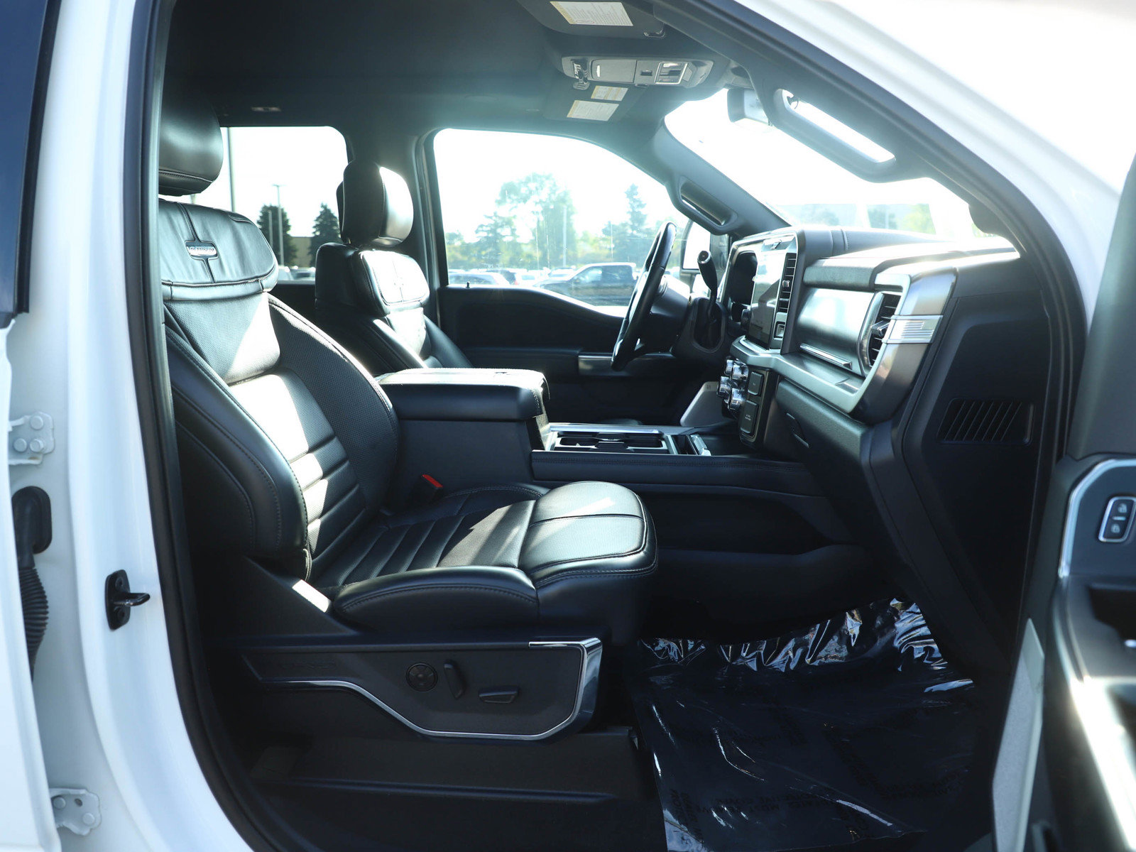 Used 2025 Ford F350 Platinum AWD/4WD image 11