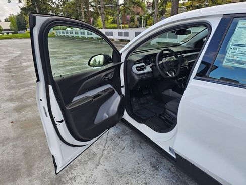 New 2027 Chevrolet Bolt LT w/ Comfort Package FWD image 18