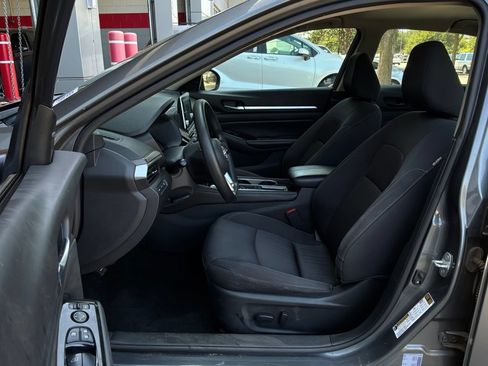 Used 2023 Nissan Altima 2.5 SV FWD image 10