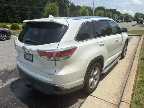 Used 2016 Toyota Highlander Limited w/ Driver Technology Package FWD image 9