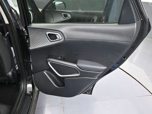 Used 2025 Kia Soul LX w/ LX Technology Package FWD image 32