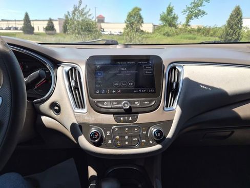 Used 2021 Chevrolet Malibu LT FWD image 21