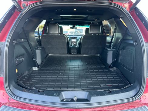 Used 2018 Ford Explorer Platinum image 30