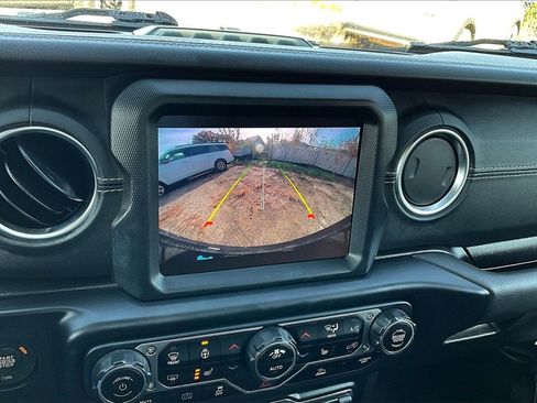 Used 2022 Jeep Wrangler Unlimited Sahara w/ Cold Weather Group image 21