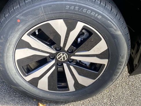 Used 2024 Volkswagen Atlas SE image 29