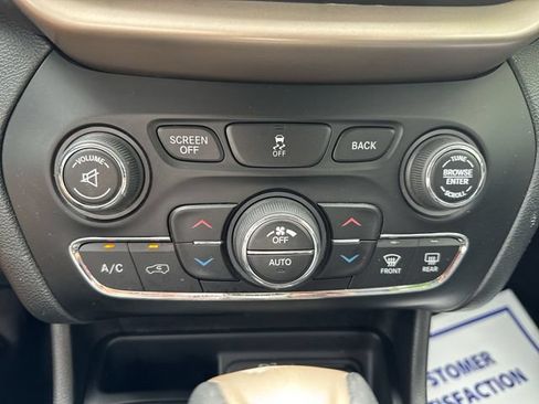 Used 2017 Jeep Cherokee Limited AWD/4WD image 24