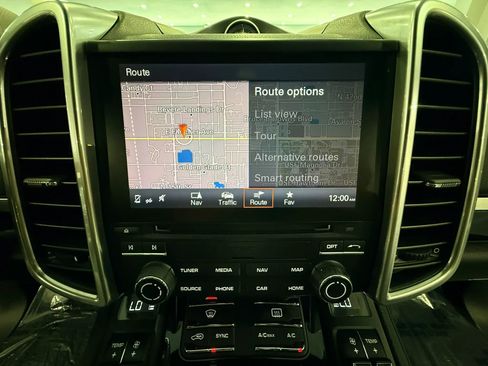 Used 2017 Porsche Cayenne S Platinum w/ Premium Package Plus (Pjy) AWD/4WD image 25