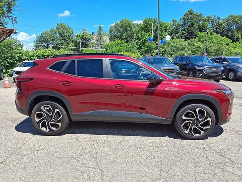 Certified 2024 Chevrolet Trax RS w/ Sunroof Package FWD image 26